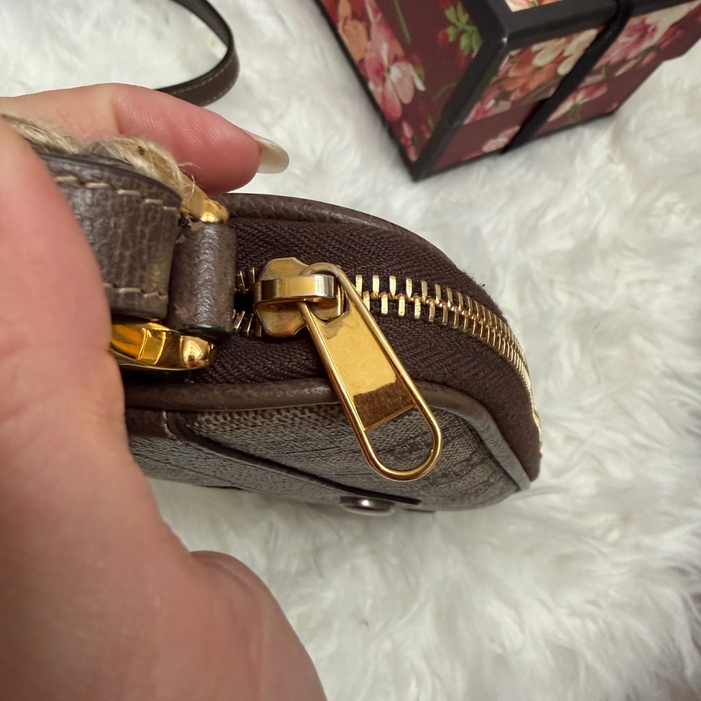 Gucci Brown Crossbody Bag with Signature Pattern - Picture 11 of 15